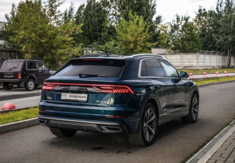 Подержанный автомобиль Audi Q8 2018 года (6 фото)