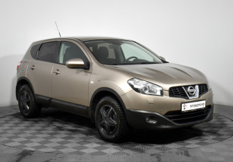 Подержанный автомобиль Nissan Qashqai 2012 года (3 фото)