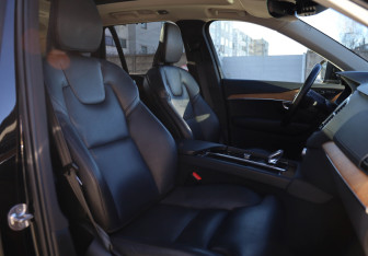 Подержанный автомобиль Volvo XC90 2021 года (10 фото)