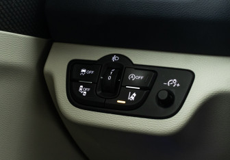 Подержанный автомобиль Hongqi H5 2022 года (21 фото)