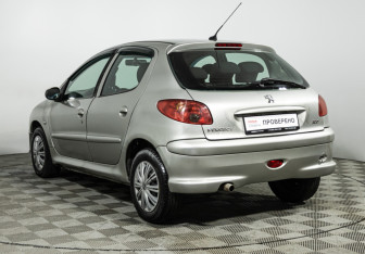 Подержанный автомобиль Peugeot 206 Hatchback 2006 года (7 фото)