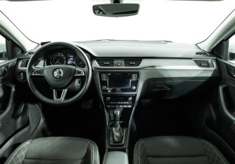 Подержанный автомобиль Skoda Rapid Liftback 2018 года (13 фото)