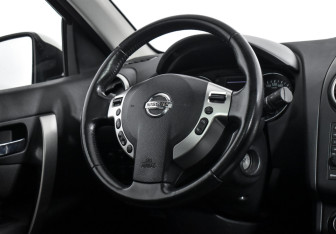 Подержанный автомобиль Nissan Qashqai 2012 года (14 фото)