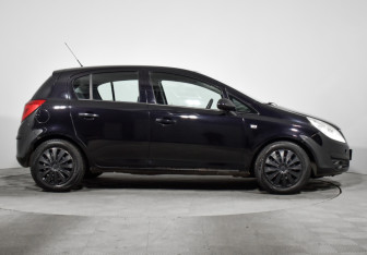 Подержанный автомобиль Opel Corsa 2008 года (4 фото)