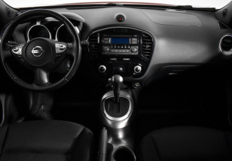Подержанный автомобиль Nissan Juke 2013 года (17 фото)