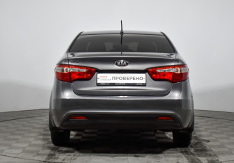 Подержанный автомобиль Kia Rio Sedan 2013 года (6 фото)