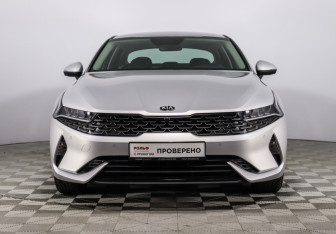 Подержанный автомобиль Kia K5 2021 года (2 фото)