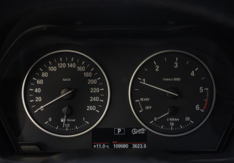 Подержанный автомобиль BMW X1 2017 года (14 фото)