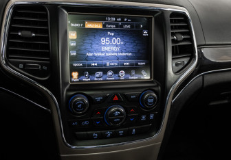 Подержанный автомобиль Jeep Grand Cherokee 2014 года (15 фото)