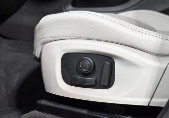 Подержанный автомобиль Jaguar F-Pace 2016 года (10 фото)