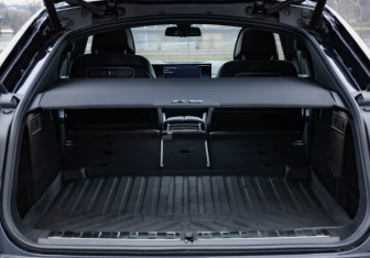 Подержанный автомобиль BMW X6 2024 года (38 фото)