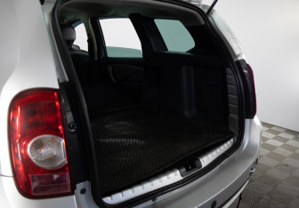 Подержанный автомобиль Renault Duster 2013 года (21 фото)