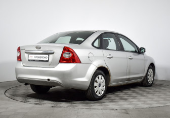 Подержанный автомобиль Ford Focus Sedan 2009 года (5 фото)