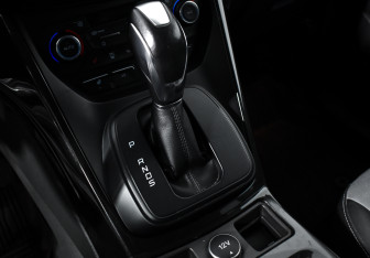 Подержанный автомобиль Ford Kuga 2016 года (11 фото)