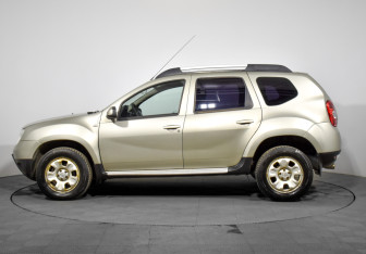 Подержанный автомобиль Renault Duster 2015 года (8 фото)