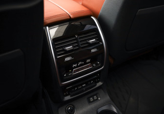 Подержанный автомобиль BMW X7 2020 года (32 фото)