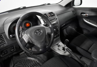 Подержанный автомобиль Toyota Corolla Sedan 2008 года (9 фото)