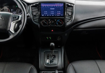 Подержанный автомобиль Mitsubishi L200 2022 года (15 фото)