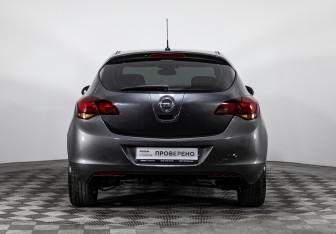 Подержанный автомобиль Opel Astra Hatchback 2010 года (6 фото)