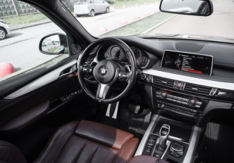 Подержанный автомобиль BMW X5 2016 года (13 фото)