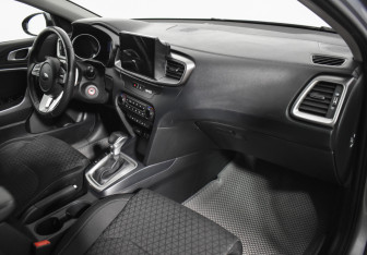 Подержанный автомобиль Kia Ceed Wagon 2019 года (12 фото)