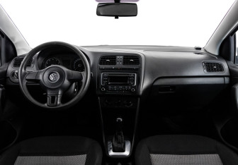 Подержанный автомобиль Volkswagen Polo Sedan 2013 года (10 фото)