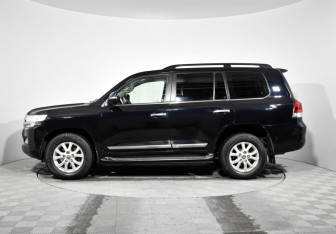 Подержанный автомобиль Toyota Land Cruiser Suv 2015 года (8 фото)