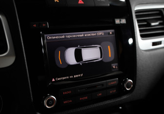 Подержанный автомобиль Volkswagen Touareg 2012 года (14 фото)