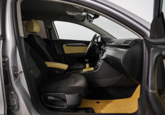 Подержанный автомобиль Volkswagen Passat Sedan 2012 года (23 фото)