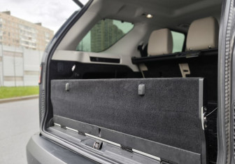 Подержанный автомобиль Land Rover Discovery 2017 года (11 фото)
