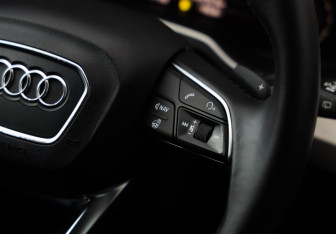 Подержанный автомобиль Audi Q7 2017 года (13 фото)