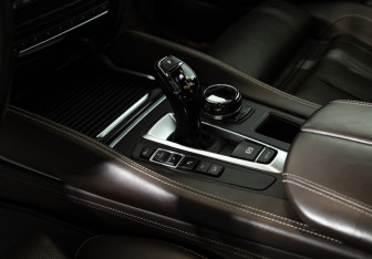 Подержанный автомобиль BMW X5 2017 года (23 фото)