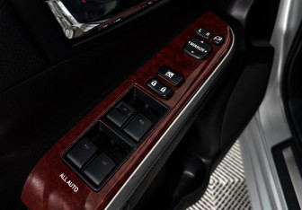 Подержанный автомобиль Toyota Camry Sedan 2011 года (10 фото)