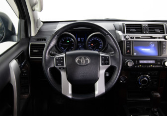 Подержанный автомобиль Toyota Land Cruiser Prado 2015 года (10 фото)