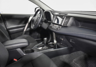 Подержанный автомобиль Toyota RAV4 2018 года (12 фото)