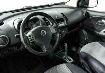 Подержанный автомобиль Nissan Note 2007 года (11 фото)