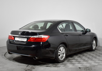 Подержанный автомобиль Honda Accord Sedan 2013 года (5 фото)