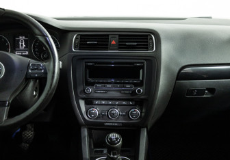 Подержанный автомобиль Volkswagen Jetta Sedan 2012 года (13 фото)