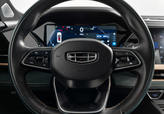 Подержанный автомобиль Geely Monjaro 2023 года (20 фото)