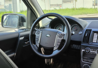 Подержанный автомобиль Land Rover Freelander 2014 года (18 фото)