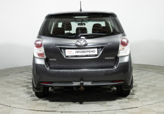 Подержанный автомобиль Toyota Verso 2013 года (6 фото)