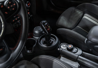 Подержанный автомобиль MINI Hatch 2019 года (23 фото)