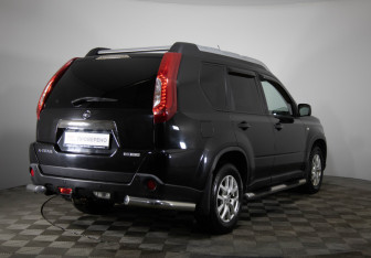 Подержанный автомобиль Nissan X-Trail 2012 года (5 фото)