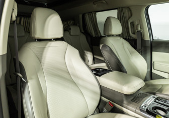 Подержанный автомобиль Kia Carnival 2021 года (17 фото)