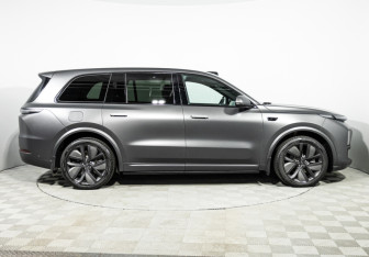 Подержанный автомобиль LiXiang L9 2024 года (4 фото)