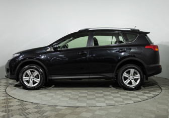 Подержанный автомобиль Toyota RAV4 2013 года (8 фото)