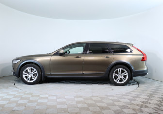 Подержанный автомобиль Volvo V90 Cross Country 2017 года (9 фото)