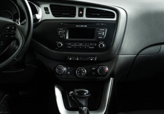 Подержанный автомобиль Kia Ceed Wagon 2012 года (14 фото)