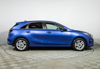 Подержанный автомобиль Kia Ceed Hatchback 2019 года (4 фото)