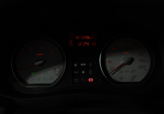 Подержанный автомобиль Renault Sandero 2013 года (12 фото)